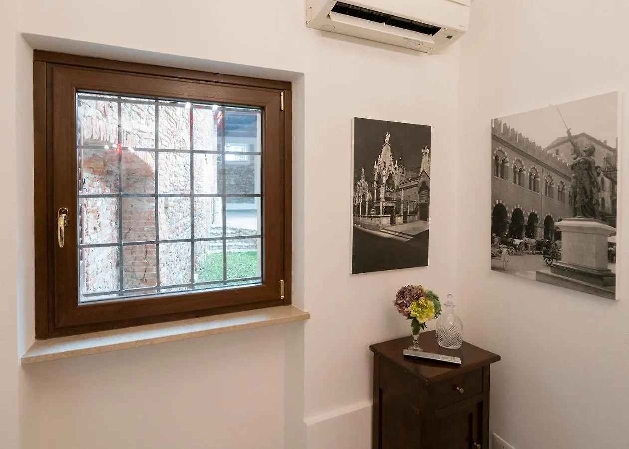 Pied A Terre - Bohemien Apartment Verona 0*,