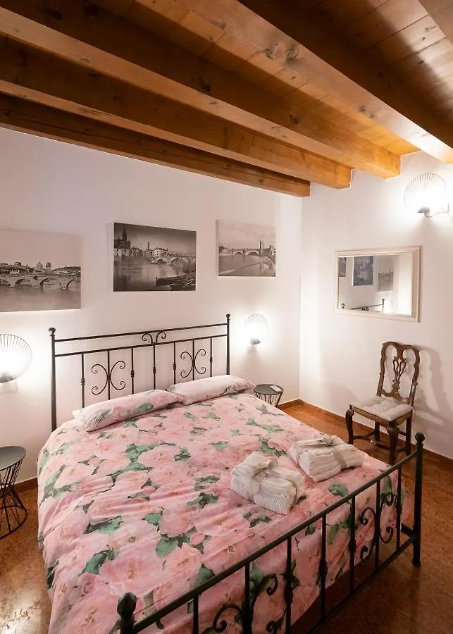 Pied A Terre - Bohemien Apartment Verona 0*,